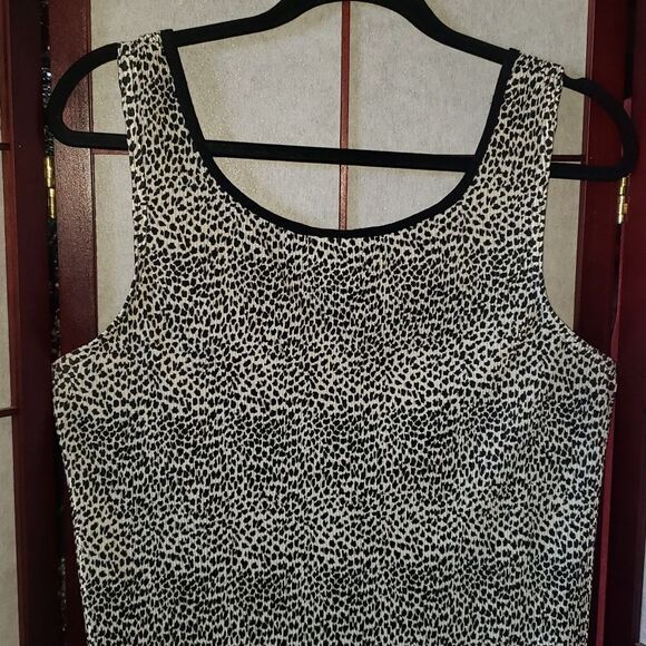 Virgo Black & White Snow Leopard Sleeveless Top - Picture 2 of 7
